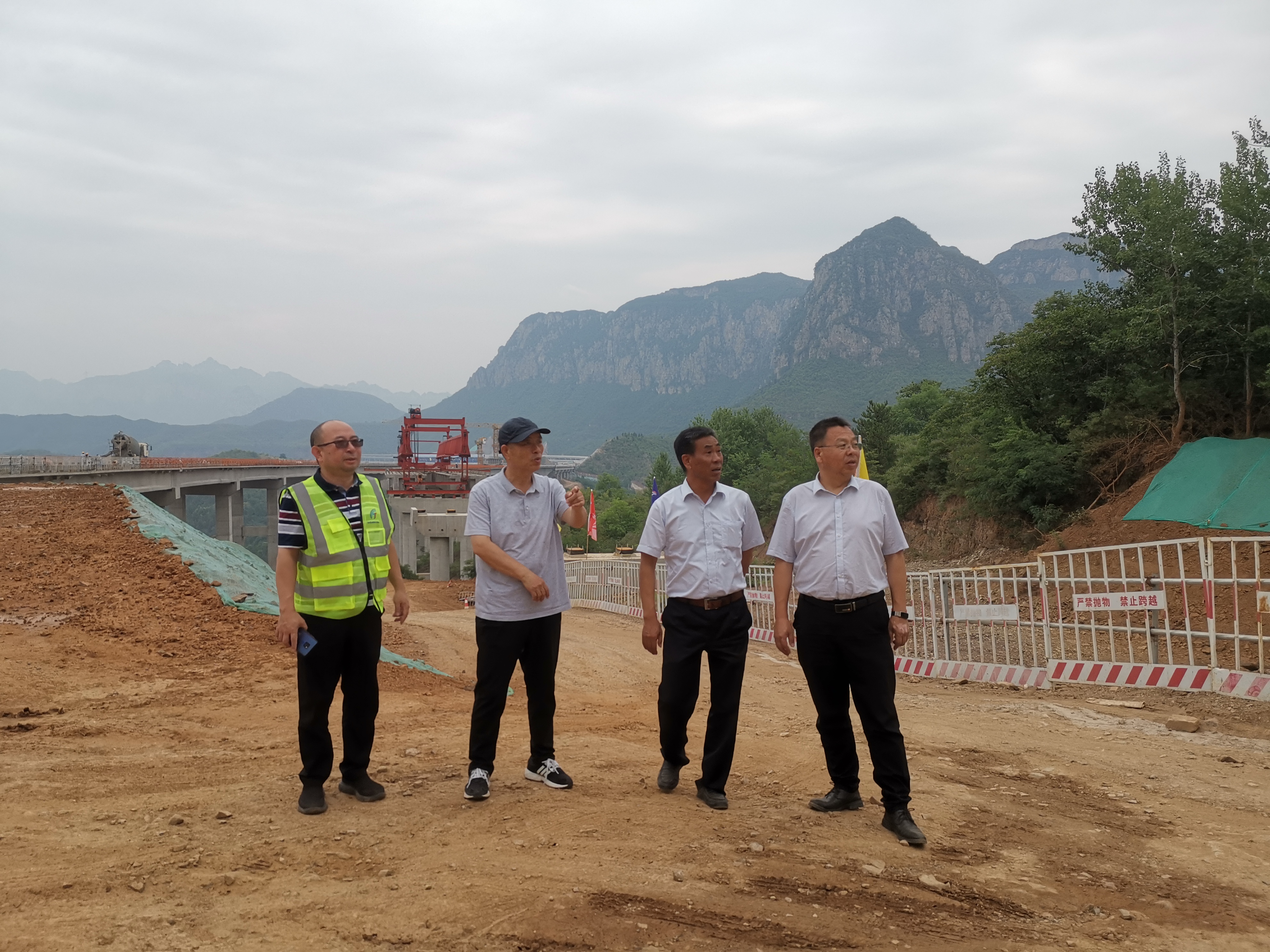 C:\Users\Administrator\Desktop\4.jpg C:\Users\Administrator\Desktop\4.jpg