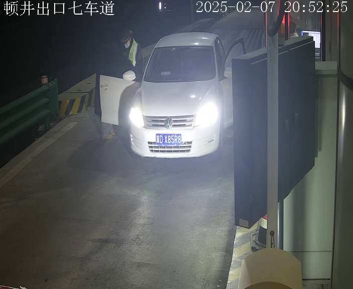 顿井出口七车道.jpg